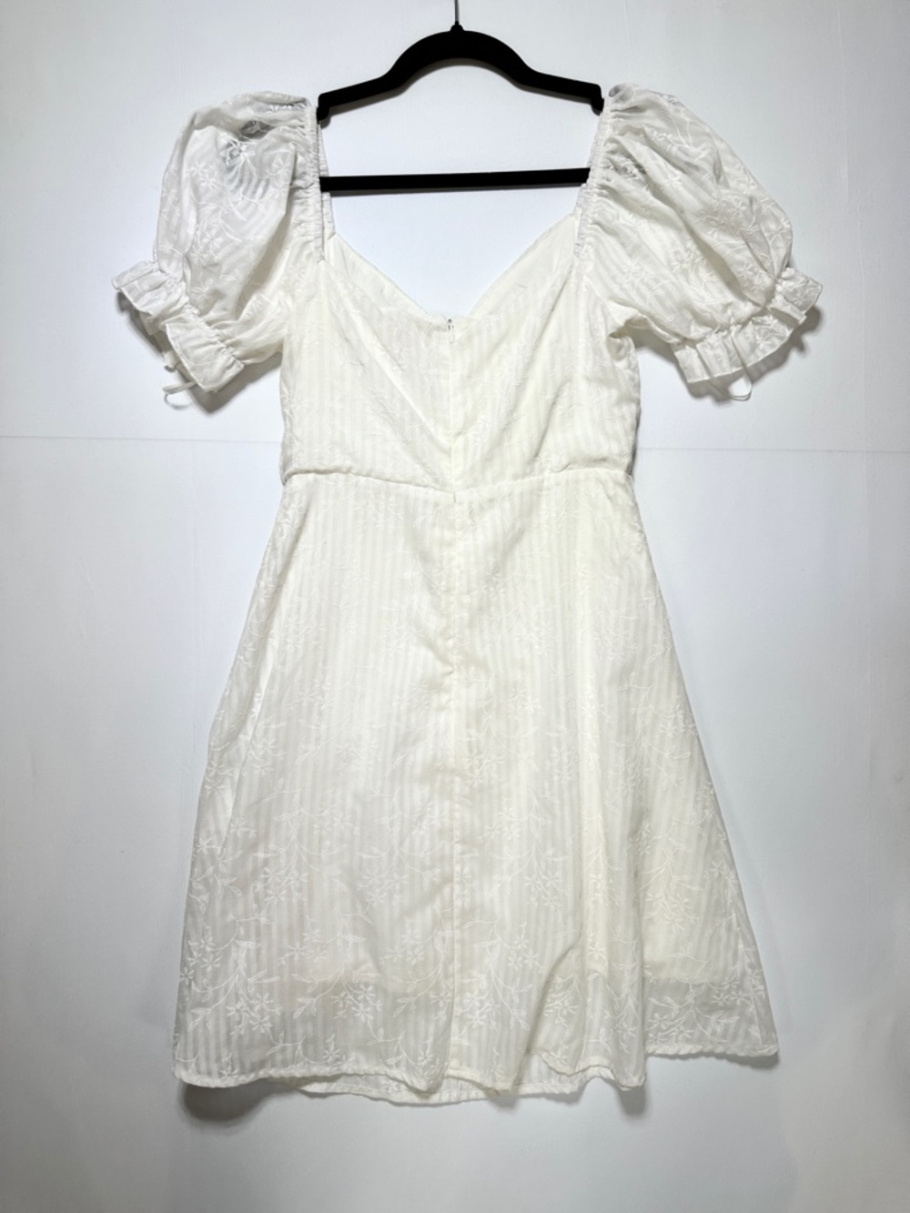 Showpo White Puff Sleeve Mini Dress Embroidered Ruched Front Size 6 - Picture 3 of 7